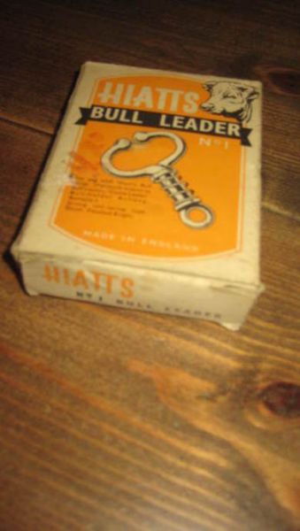 Eske med innhold, HIATTS BULL LEADER, 30-40 tallet. 