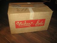 Stor pappkasse fra NIDAR ERBE, Trondheim, ca 60*40 xm stor, 36 cm høg. 60-70 tallet.
