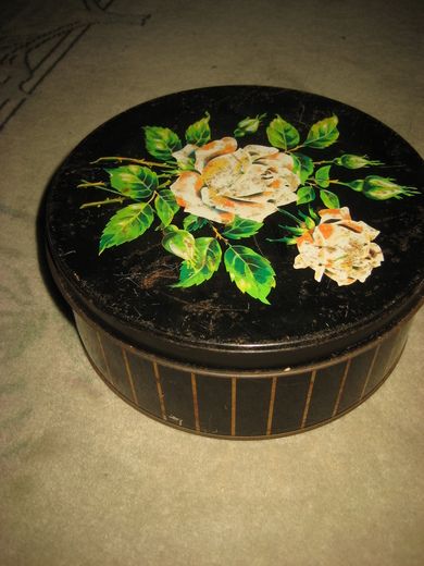 Boks til ditt kjøkken? Ca 19 cm i diameter 7 cm høg