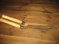 Eldre hagesaks med trehandtak 50-60 tallet