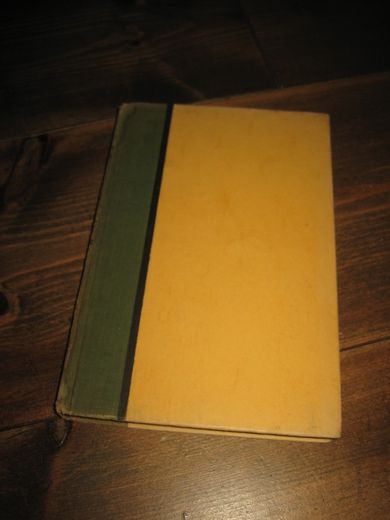 OSNES: MELLOM LYSESTAKENE. 1940.