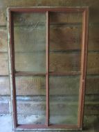 Gammelt vindu, 4 ruter, 2 med glass. 65*110 cm stort. 50 tallet.