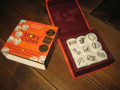 Strøken eske med ubrukt innhold terninger