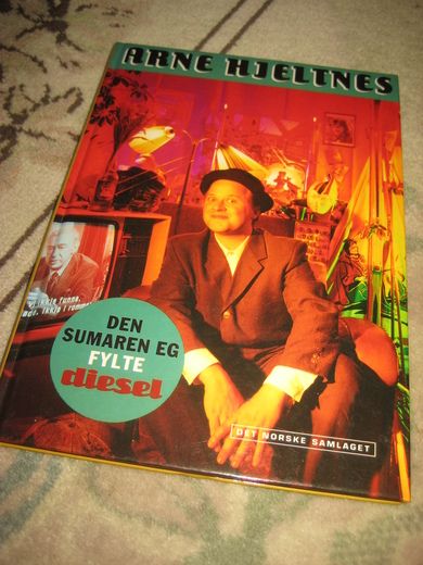 HJELTNES, ARNE: DEM SUMAREN EG FYLLTE diesel. 1993. 