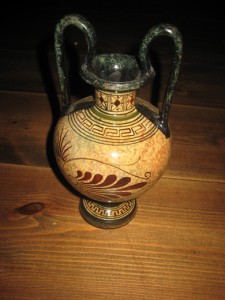 Pen keramikk vase, ca 20 cm høg. 