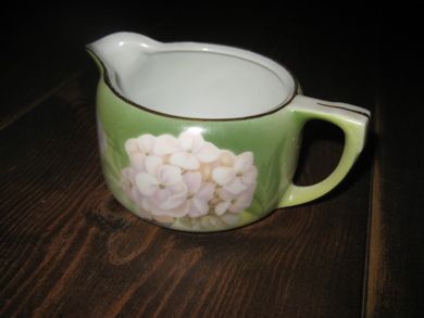 Pen fløtemugge? 5 cm høg