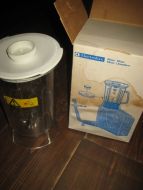 Eske med innhold, Electrolux Mixer, 60 tallet.