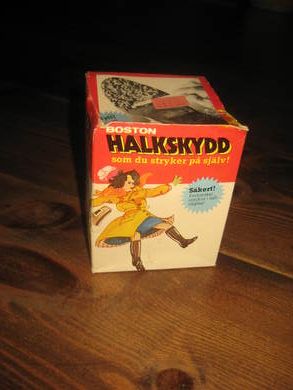 Eske med noe innhold Boston halvskydd fra Bostik Oslo 60 tallet