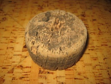 Gammel flytekork brukt ved garnfiske i gamle dager ca 8 cm i diameter 40-50 tallet