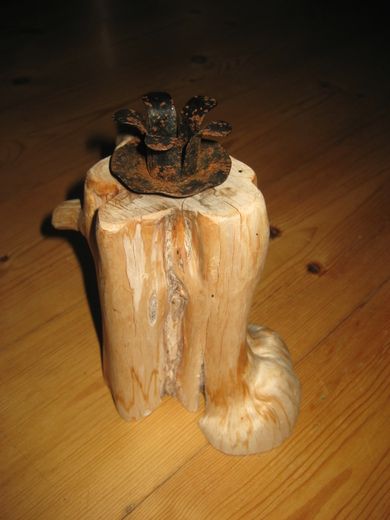 Lysestake montert på gammel tretubbe ca 19 cm høg