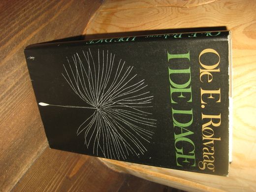 Rølvaag: I DE DAGE 1975