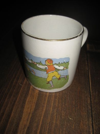 Dekorert barnekopp Gammel