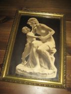 Pent bilde i glass og ramme tidleg 1900 ca 24*34 cm stort Motiv: MODERGLEDE