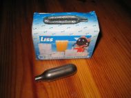 Eske med 10 stk patroner SZIFONPATRONEN 70-80 tallet