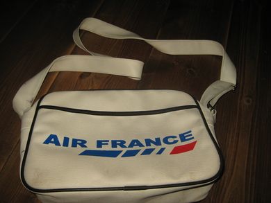 Pen AIR FRANCE skulderveske i god stand, skai, 60 tallet? 