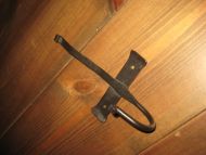 Smijerns oppheng, ca 22 cm høgt. 