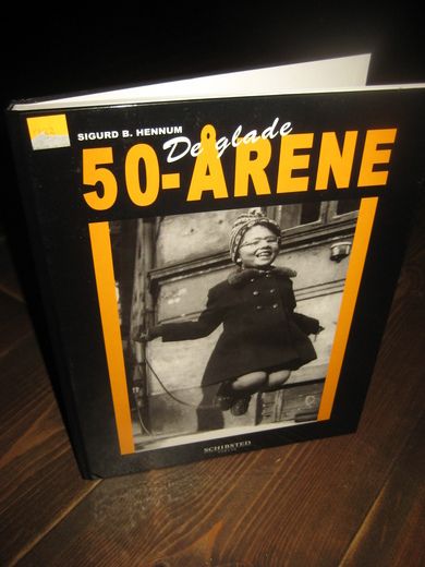 HENNUM: De glade 50 - ÅRENE 2004