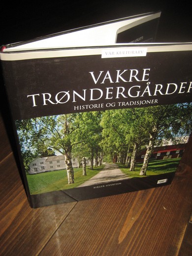 SIVERTSEN: VAKRE TRØNDERGÅRDER. Historie og tradisjoner.. 2006