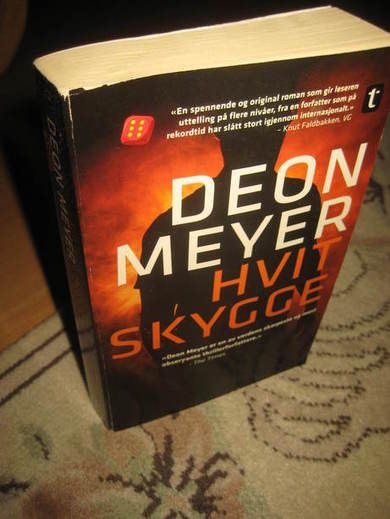MEYER: HVIT SKYGGE 2011