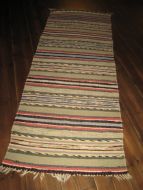 Stor, hel og pen golvrye fra eldre dager, ca 1.9 meter lang. 68 cm brei.