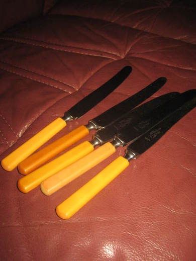Lot med rustfrie kniver med plastskaft S&S HELLE NORGE 50 allet