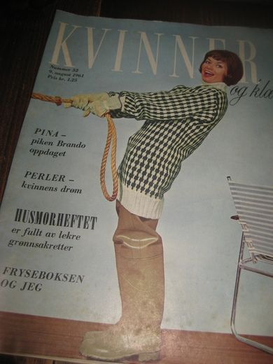 1961 nr 032 kvinner OG KLÆR
