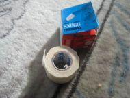 Eske med innhold SNØGG forbinding 1983