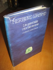 WASSMO, HERBJØRG: Lite grønnt bilde i stor blå ramme. 1991.