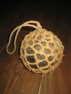 Kavlkule i god stand brukt ved garnfiske i gamle dager Fra forige århundreskifte Ca 13 cm i diameter lys grønn