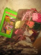 Mappe med 40 bur med tråd samt eske med tråd selges samla