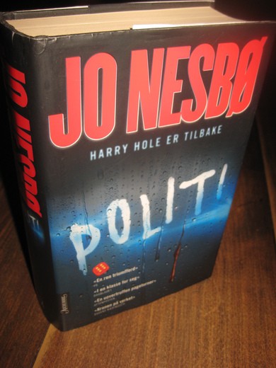 NESBØ, JO: POLITI. 2013.