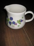 Melkemugge med dekor 60-70 tallet