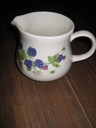 Melkemugge med dekor 60-70 tallet