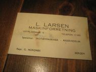 Reklamekort fra L. LARSEN MASKINFORRETNING, BERGEN. 40 tallet