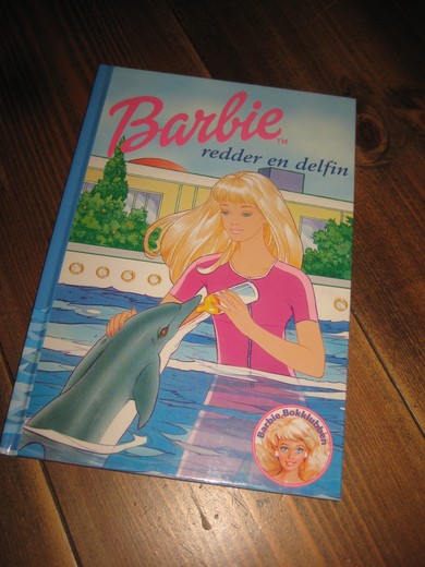 Barbie redder en delfin. 2000.