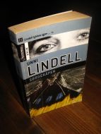 LINDELL UNNI: SØRGEKÅPEN 2005