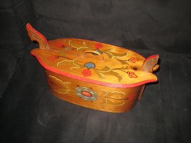 Lite og nett treskrin med lokk og rosemaling 40-50 tallet