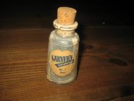 Flaske uten innhold Garvern lærfarge nr 1 Hvit 50-60 tallet