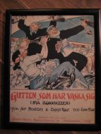 Notehefte (forside?) i glass og ramme GUTTEN SOM HAR VASKA SIG 40 tallet