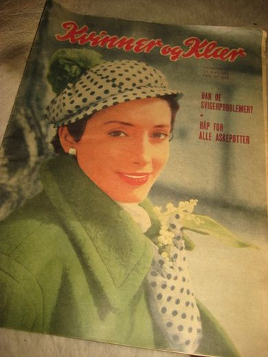 1952 nr 011 Kvinner og Klær