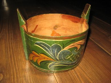 Gammel rosemala butt uten lokk ca 16 cm i diameter tidleg 1900