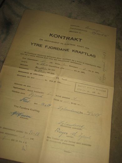 KONTRAKT OM ABONEMENT PÅ ELEKTRISK KRAFT FRA YTRE FJORDANE KRAFTLAG, 24.2.54. 