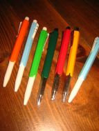 Lott med penner fra 80-90 tallet selges under ett Dette er pakke nr 4