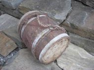 Gammel merkebøye i tre bruktt ved garnfiske i gamle dager Fra tidleg 1900 ca 28 cm i diameter 38 cm høg Spesiell har ikkje så manga av disse lenger