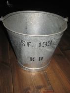 Zinkspann med tekst: S F 133 KR BISON fra Norske Plateprodukter Oslo 40-50 tallet