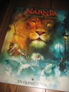 LEGENDEN OM NARNIA. LØVEN, HEKSA OG KLESSKAPET. 2005. 