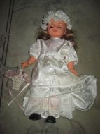 Strøken dokke som det ikke er leika med ca 40 cm høg fra 1975