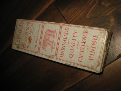 Eske uten innhold EXTRA STRONG MACHINE THREAD fra J & P COATS 30 tallet