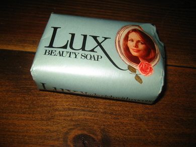 Ubrukt såpe, LUX BEAUTY SOAP, fra Lilleborg Fabrikker, 70 tallet. Pris kr 7.20.