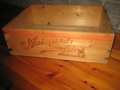 Nostalgisk trekasse fra Aalesund Smørfabrik Aalesund 50-60 tallet